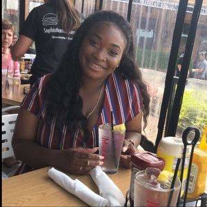 Meet your Posher, Simone